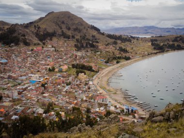 Cityscape Copacabana Bolivya, Titicaca Gölü. Sahil görünümü