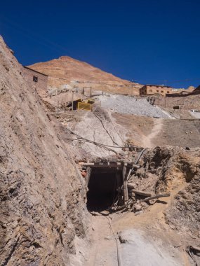 Giriş: Potosi, Bolivia Cerro Rico'da bir benim. Ayrıntı maden girişinde