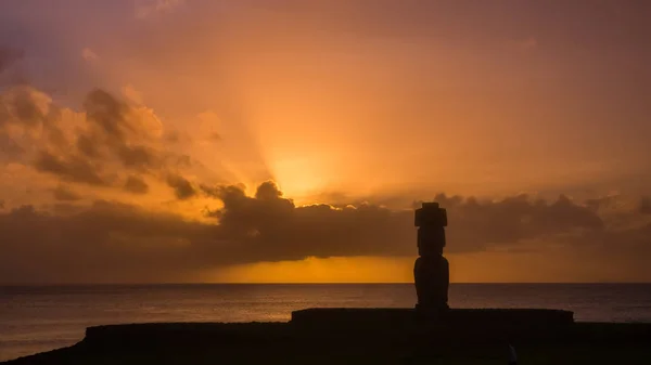 Moai Tahai Ahu Durante Pôr Sol Ilha Páscoa Chile América — Fotografia de Stock