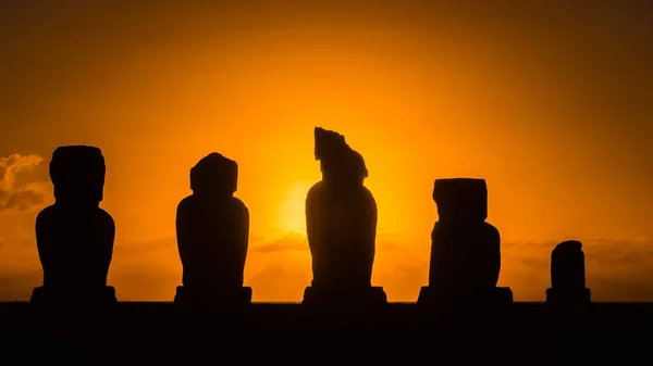 Nde Ahu Tahai Paskalya Adası Günbatımı Işığı Düşürür Rapa Nui — Stok fotoğraf