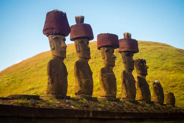 Ahu Nau Nau Dan Moais Paskalya Adası Şili Deki Anakena — Stok fotoğraf