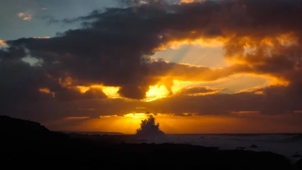 Ondas Que Atingem Costa Durante Pôr Sol Lanzarote Santa Ilhas — Fotografia de Stock