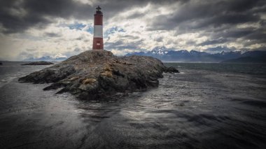 Les Eclaireurs deniz feneri adanın ortasında Ushuaia şehir Arjantin yakın Beagle Kanalı. Tierra del Fuego Adası, Patagonya.