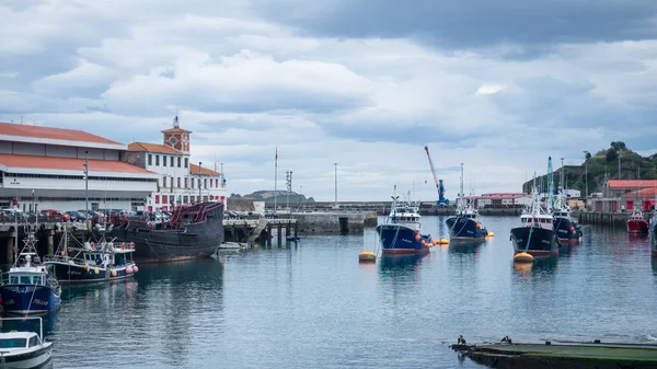balıkçı tekneleri Bermeo şehir içinde Bask Ülkesi yer alan; İspanya Bask Ülkesi
