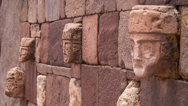 Önden Görünüm. Tiwanaku Antik şehir, Bolivya, yüzleri Tiwanaku kültür kalıntıları