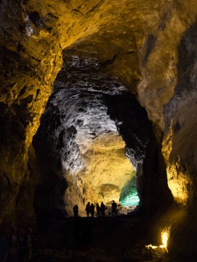 İç Cueva de Los Verdes Lanzarote içinde. Mağaranın iç aydınlatma. Kanarya Adası