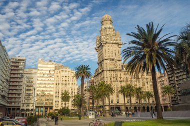 Main square in Montevideo, Plaza de la independencia, Salvo palace clipart