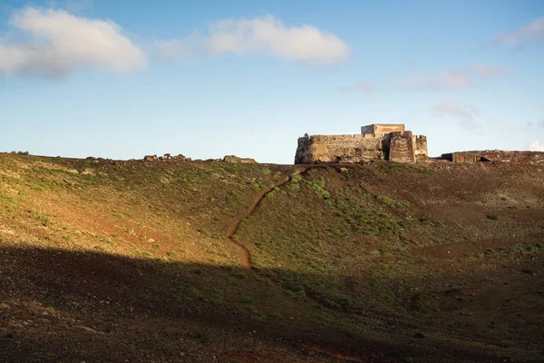 Kale kale, Santa Barbara'nın Teguis yanardağ üstüne