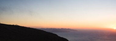 Lanzarote Mirador del Rio'da panoramik görünümünden güneşler sırasında