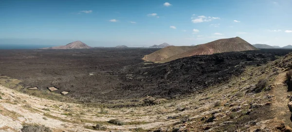 Uitzicht vanaf de trek naar de Caldera Blanca Volcano in Lanzarote — Stockfoto