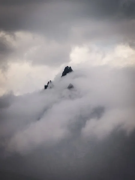 Μόντε Ολίβια σε στην πόλη της Ushuaia. Αυτό το βουνό απότομη-με επικεφαλής — Φωτογραφία Αρχείου