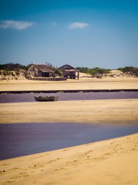 Barra de valizas, Uruguay, Cabo Polonio yakınındaki küçük tekne