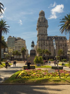 Main square in Montevideo, Plaza de la independencia, Salvo pala clipart