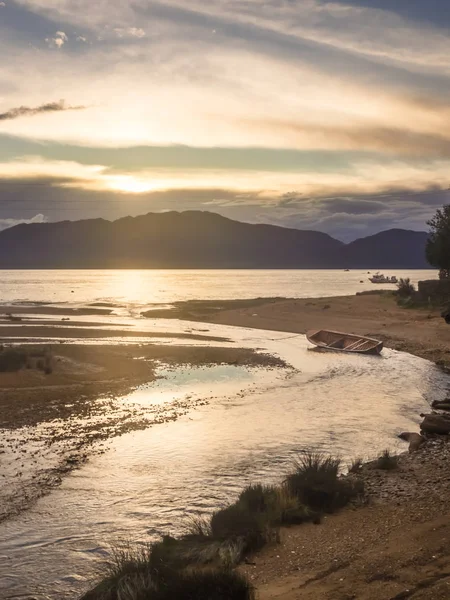 Закат в Пуэрто-Сиснес в Carretera Austral Чили — стоковое фото