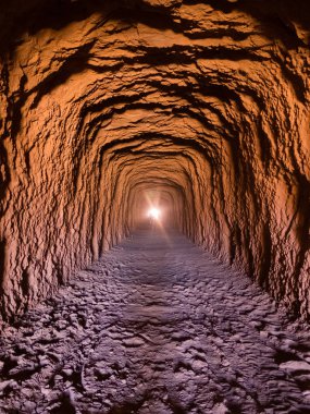 San Pedro de Atacama içinde tünel