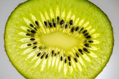 Dilim kivi aydınlatmalı, kivi, ra yakın çekim fotoğraf