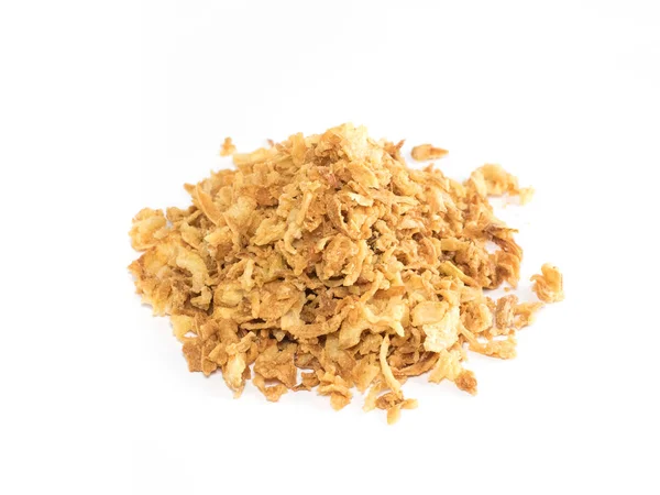 Beyaz arka planda gevrek kızarmış soğan Dağı