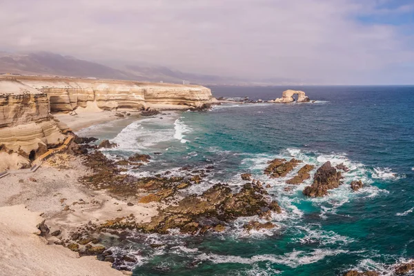 Steinbogen "la portada" an der Nordküste Chiles neben der Stadt Antofagasta — Stockfoto