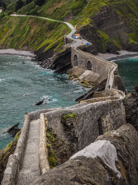 The coast from San Juan de Gaztelugatxe, Dragon-stone in Game of Thrones, bridge and stone stairs — Stock Photo, Image