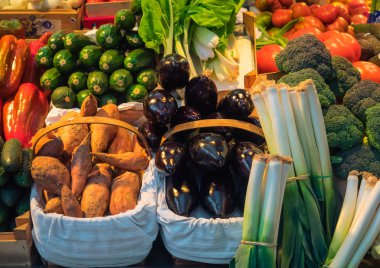 Bilbao, İspanya'da geleneksel bir pazarda farklı renkli damarlar