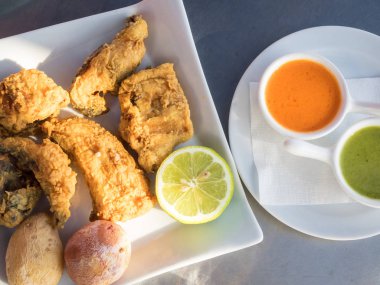 Fried Müren balığı tuz patates, mojo picon tarafından eşlik ve 
