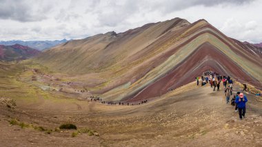 Kasım/9/2017 Peru Vinicunca veya Gökkuşağı Dağı