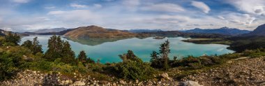 Şili, Torres del Paine Ulusal Parkı 'ndaki Nordenskjöld Gölü' nün panoramik manzarası