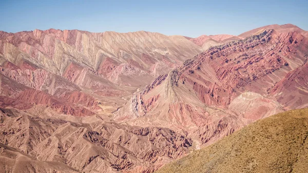 Panoramablick auf die hornocal oder Berg der 14 Farben in humahuaca — Stockfoto