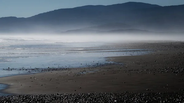 Meeresnebel am Strand von Cucao auf der Insel Chiloe — Stockfoto