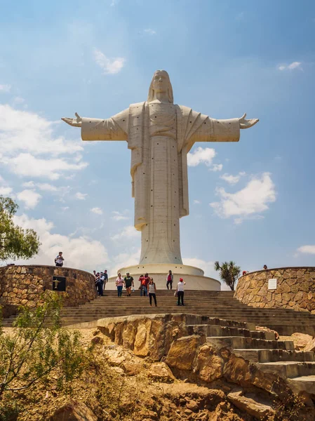 Cristo de la Concordia sur la colline San Pedro dans la ville de Cochabamba Images De Stock Libres De Droits