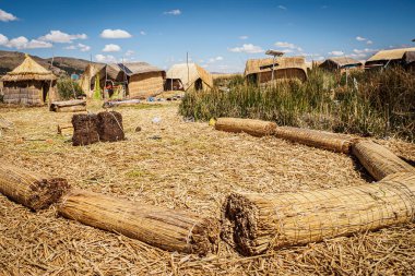 Peru'daki Titicaca Gölü'ndeki Uros tarafından totora'dan yapılan ada
