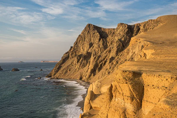 Coast of Paracas in Peru during the sunset — Stock Photo, Image