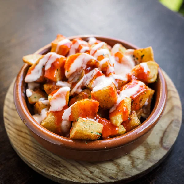 Spanish potatoes patatas bravas for tapas with tomato and spicy sauce — Stock Photo, Image