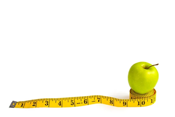 Pomme verte et ruban à mesurer avec centimètres et pouces — Photo