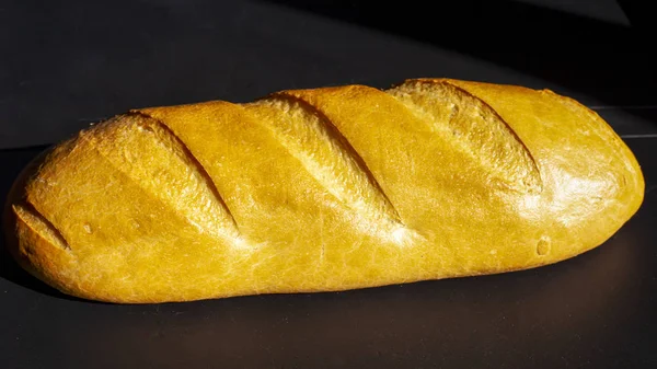 Pâine Ficat Casă Fundal Întunecat — Fotografie, imagine de stoc