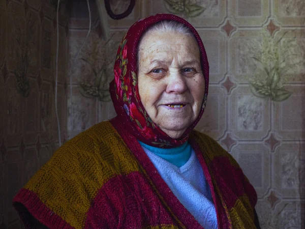 Kiev Ukraine 2019 Vieille Grand Mère Ukrainienne Pensionnée Dans Foulard — Photo