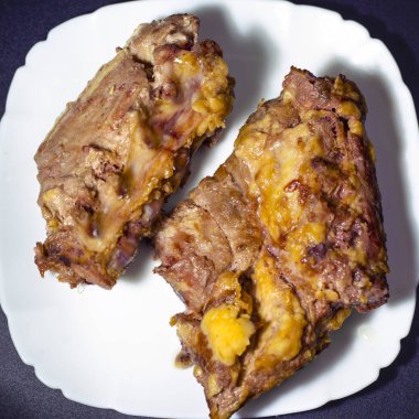 Kızarmış domuz kemikleri etli