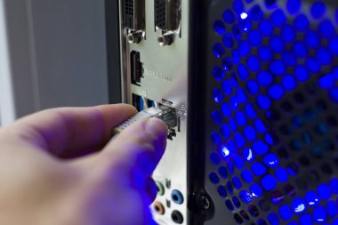  bilgisayar ağı Internet kablosuna bağlayın. yönlendirici Wi-Fi'dan kablo