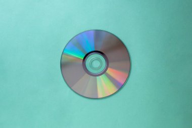 kopya alanı ile Akuamarin arka plan üst görünümünde CD kompakt disk  