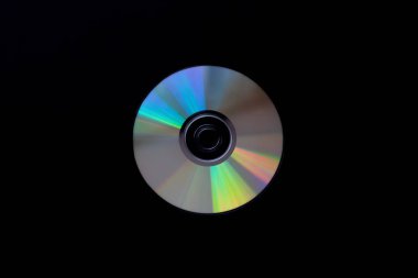 kopya alanı ile koyu siyah arka plan üst görünümü üzerinde CD kompakt disk