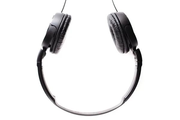 Auriculares negros sobre fondo blanco al revés, izquierdo y derecho con borde de marco para escuchar música fuerte —  Fotos de Stock