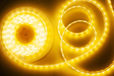 parlak sarı Led şerit, diyot şerit, silikon şerit bir bobin