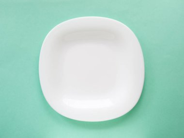 açık mavi arka plan üzerinde kopyalama alanı ile beyaz plaka