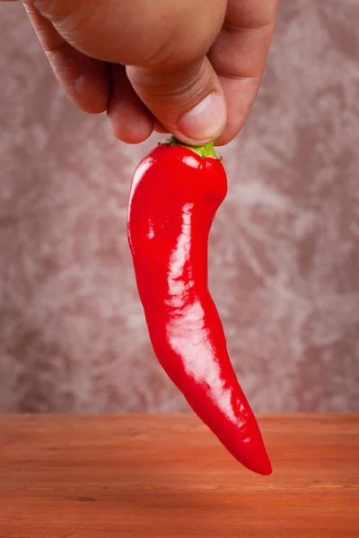 Pimenta vermelha quente na mão — Fotografia de Stock