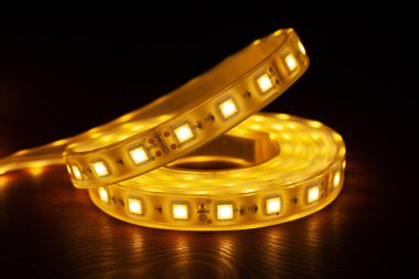 Led silikon bobin parlayan şerit. Diyot ışıkları. Eko ışık.