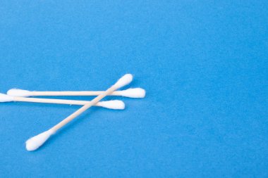 auricles temizlemek için pamuk tomurcukları