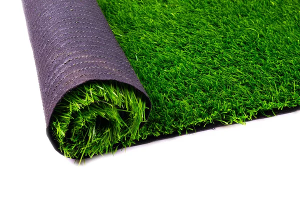 Trawa sztuczna, trawa zielona, pokrywy rolkowe do boisk sportowych, trawnik izolowany na białym tle — Zdjęcie stockowe