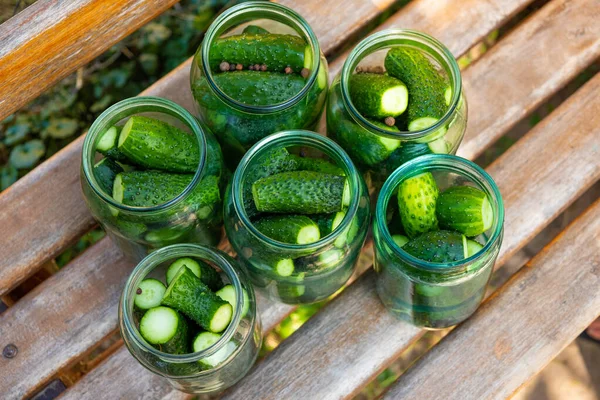 Close-up of gherkins in a jar, preparation of cucumbers for conservation, preparations for the winter — Stock Image Close-up of gherkins in a jar, preparation of cucumbers for conservation, preparations for the winter Stock Photo