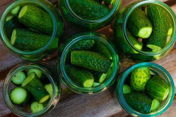 Close-up of gherkins in a jar, preparation of cucumbers for conservation, preparations for the winter — Stock Image Close-up of gherkins in a jar, preparation of cucumbers for conservation, preparations for the winter Stock Picture