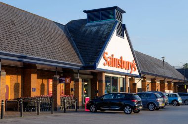 Flint, İngiltere: 22 Mayıs 2018: Flint deposunda Sainsbury's. Asda ile birleştirilmesi sürecinde olan Sainsbury's onların personel son zamanlarda yeniden ve notlar ödemek.